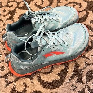 Altra Lone Peak 6 women’s size 9